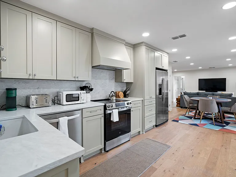 6501 Ravendale Ln — Photo 9