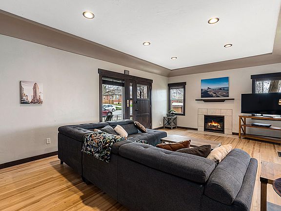 4th image of 2186 S King St