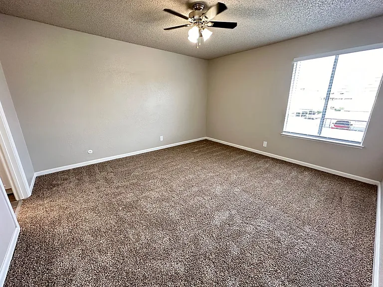 400 W Gettysburg Ave — Photo 40