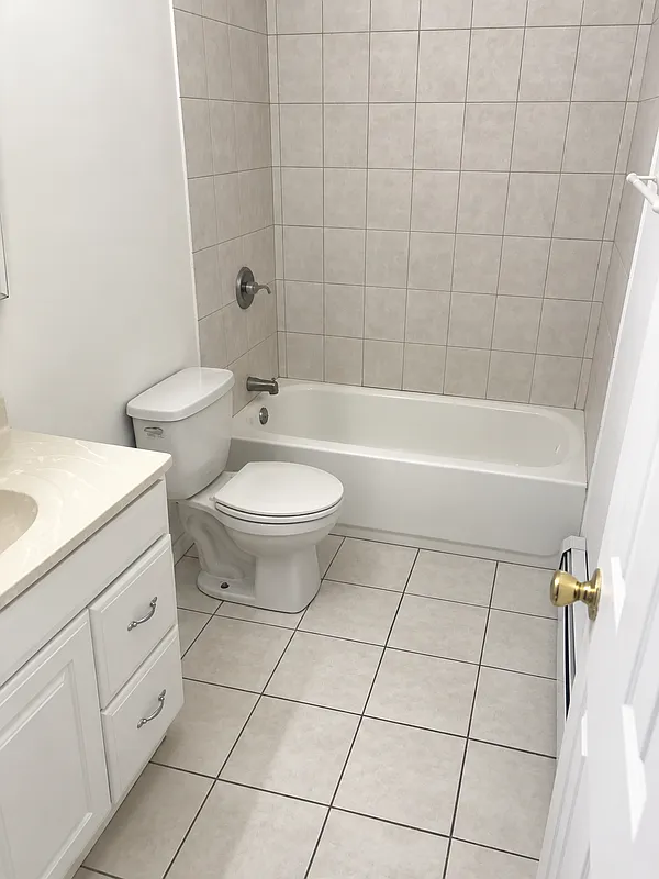 1 bed, 1.0 bath, 200 sqft, $2,000 — Photo 3