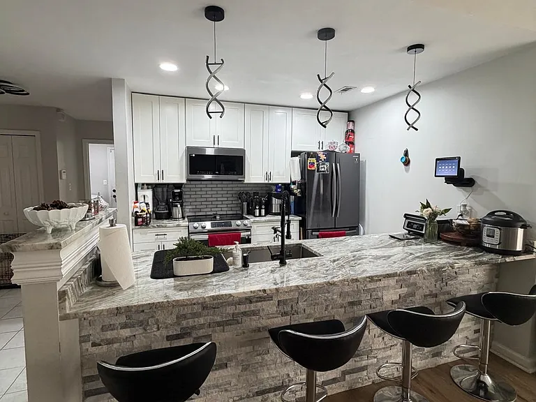 4540 Eltham Park — Photo 10
