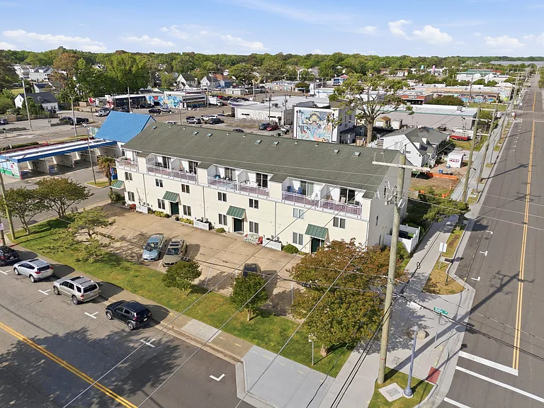 1720 Baltic Ave — Photo 40