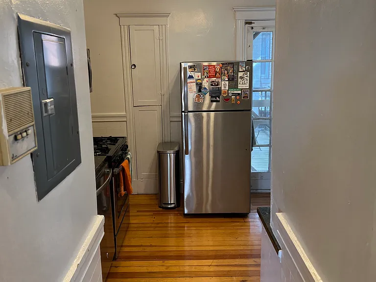 80 Sutherland Rd #4 — Photo 10