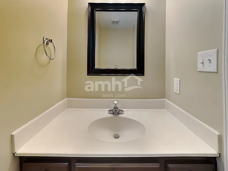 400 Wyndham Ave — Photo 9