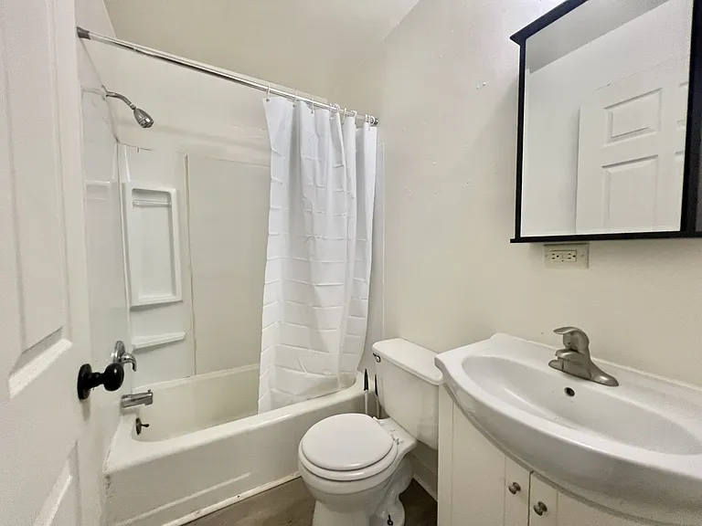 924 Copeland Ave — Photo 8