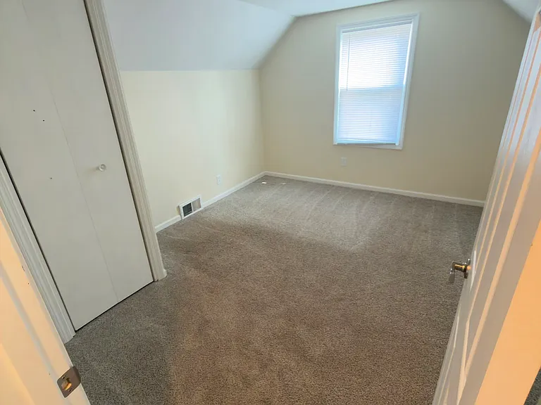 W169N9081 Goode Ave — Photo 9