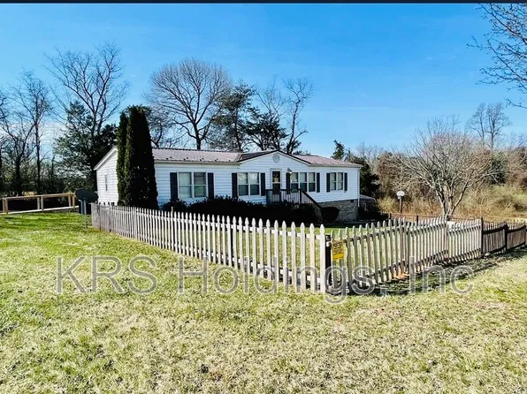 1120 Parks Ln, Bedford, VA 24523