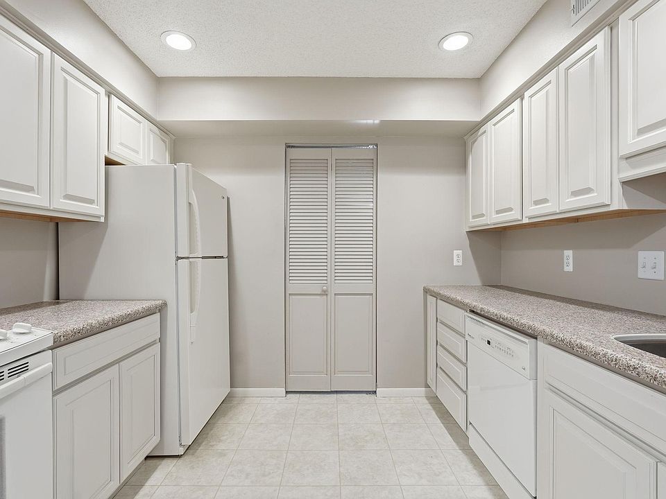 1st image of 2670 Oxford St N APT 202