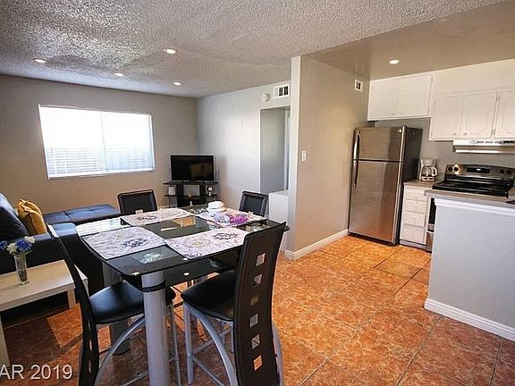 2nd image of 528 Albert Ave APT 2