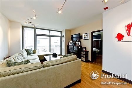 2nd image of 1600 S Prairie Ave #706