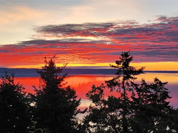 971 Rockaway Lane, Camano Island, WA 98282
