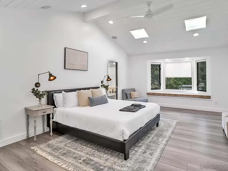 3550 Laketree Dr — Photo 16