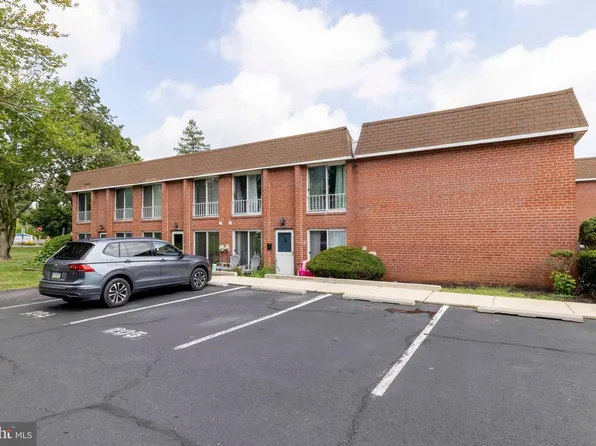 205 Saratoga Ct, Warminster, PA 18974
