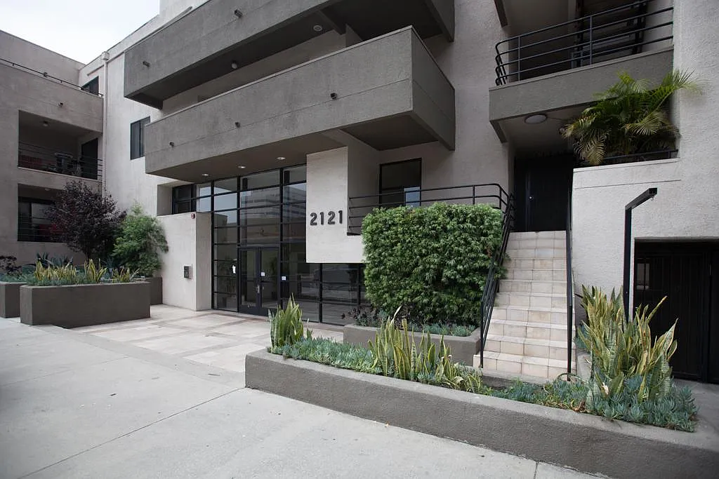 3 bed, 1200 sqft, $3,900 — Photo 1