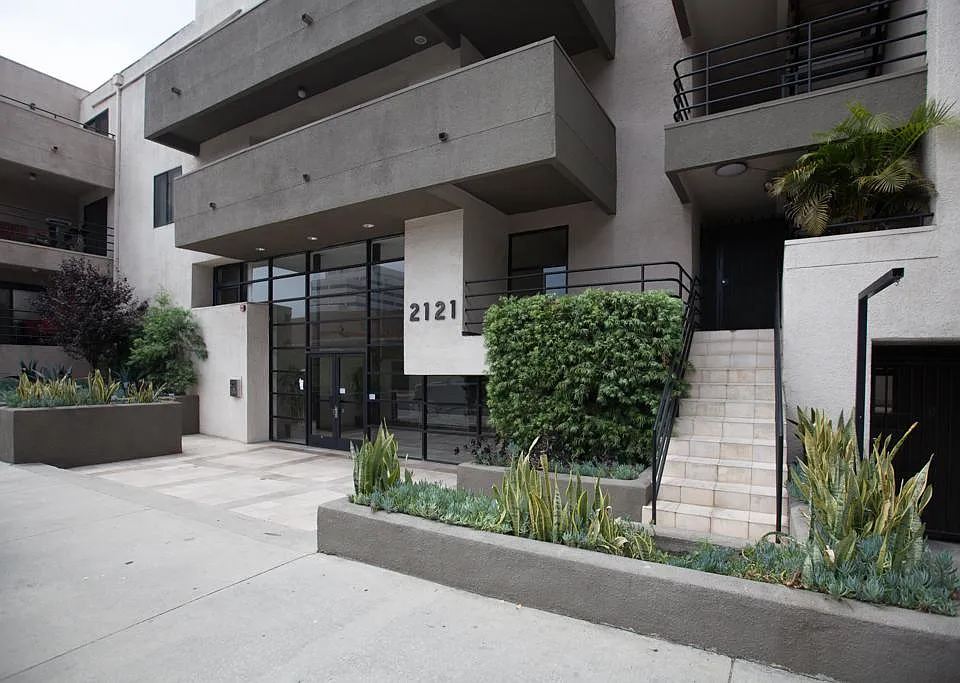 2121 Beloit Ave #303