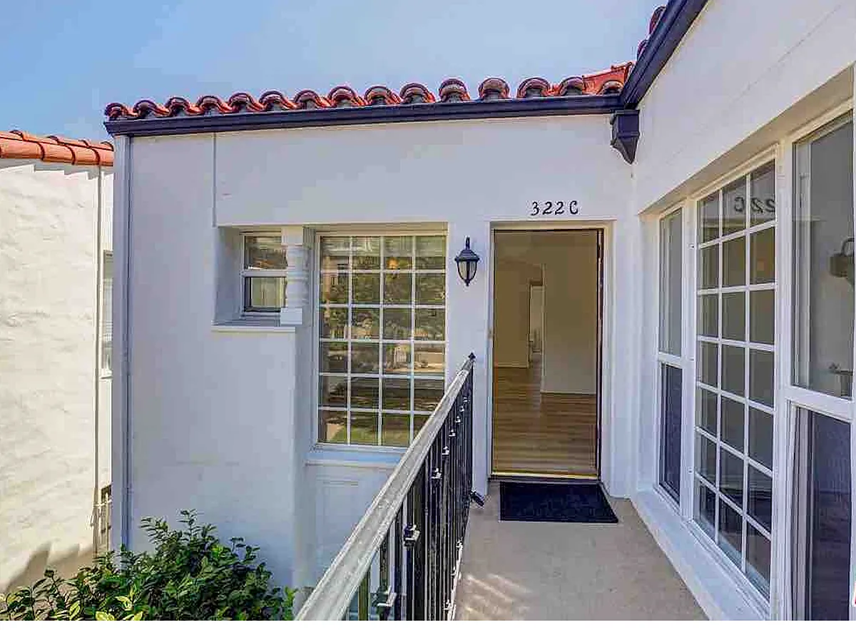 Building Photo - 320-322 S Reeves Dr
