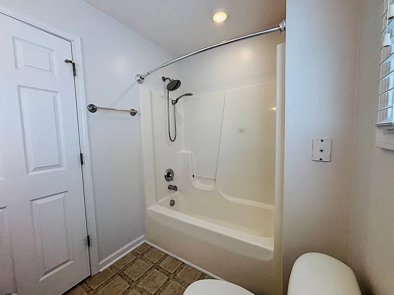200 Meadow Dr — Photo 15