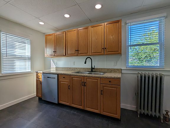 Light & bright kitchen with lots of cabinet space