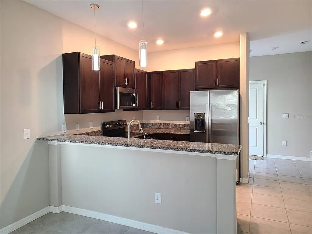 3 bed, 2.5 bath, 1787 sqft, $2,300 — Photo 4