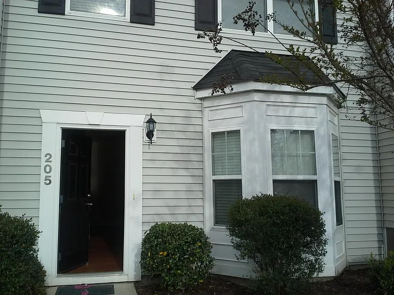 205 Hampshire Downs Dr — Photo 2
