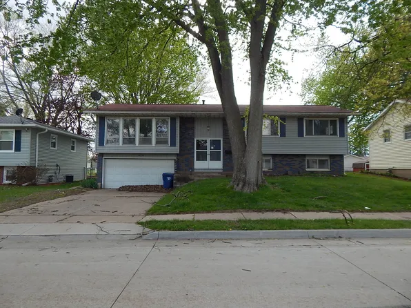 1118 N 13th St, Clinton, IA 52732