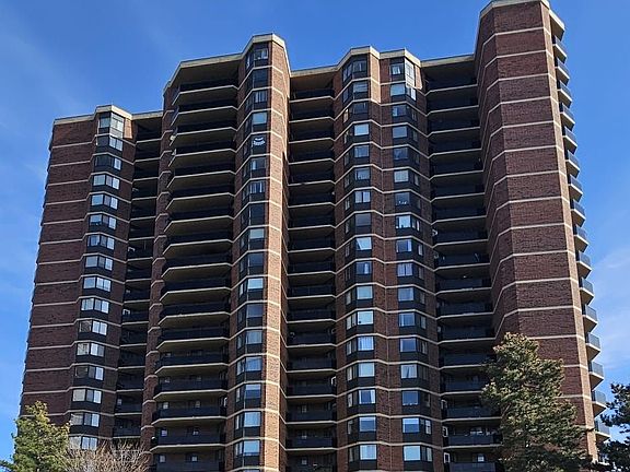 2nd image of 234 Albion Rd #Penthouse 12