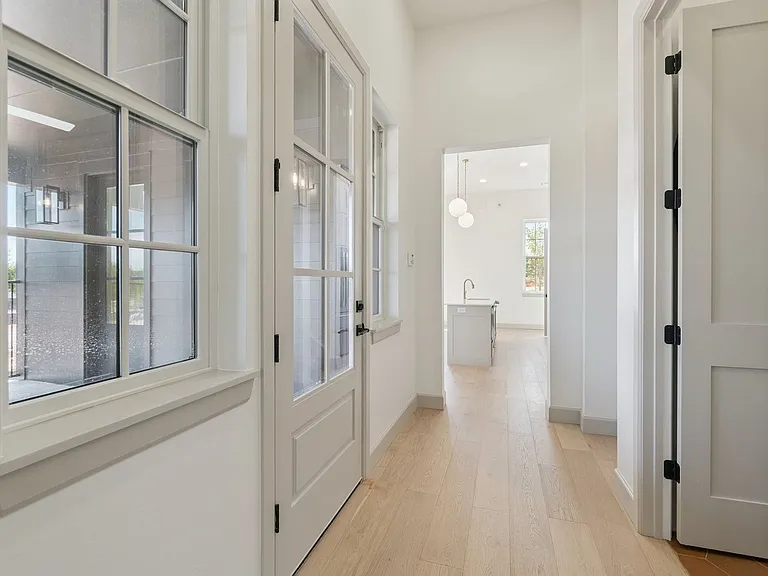 18835 Selah Way — Photo 38