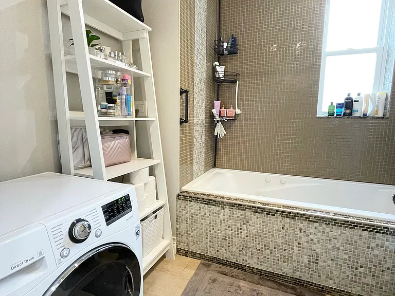 2239 W Cortland St #1 — Photo 8