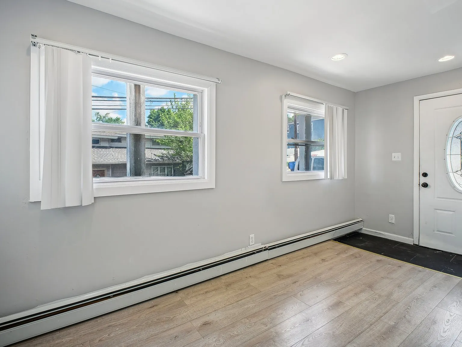 4 bed, 1.5 bath, $3,200 — Photo 4
