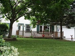 408 Juniper Rd, Island lake, IL 60042