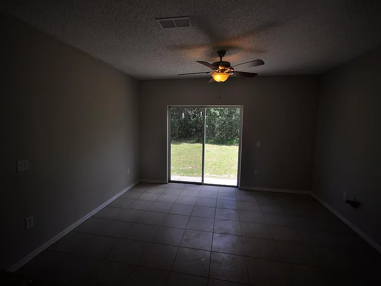 433 Lakeview Rd — Photo 8