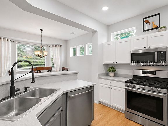 2nd image of 124 Hampton Cir