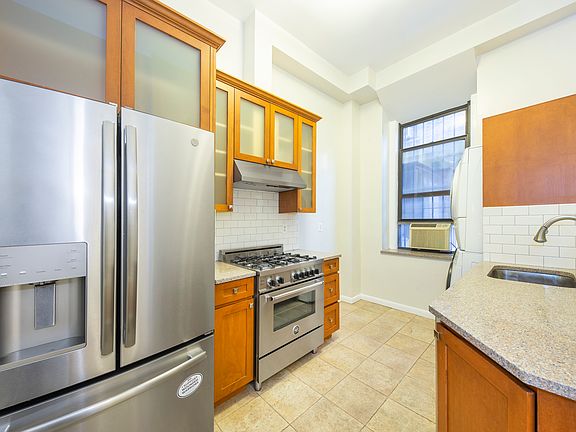 5th image of 230 W 79th St #Grb