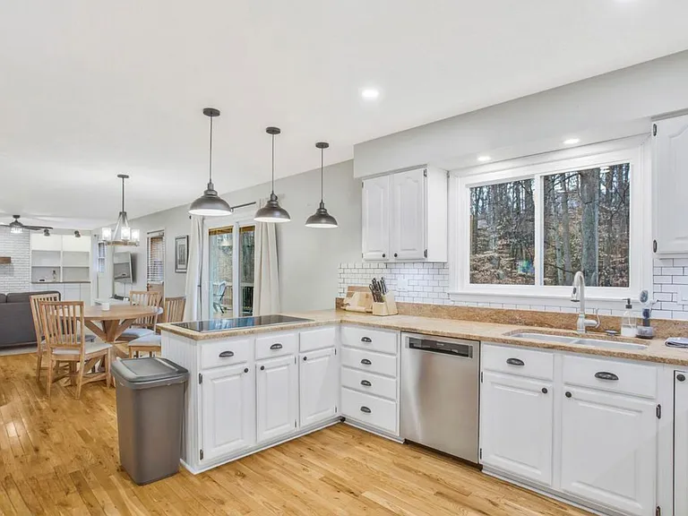 8300 Venture Dr — Photo 6