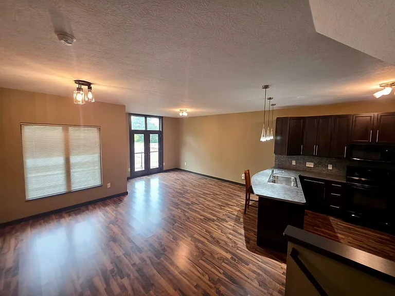 117 N Howard St — Photo 3