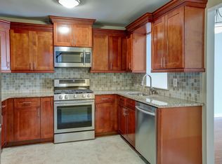 92 Tulip Ln, Freehold, NJ 07728