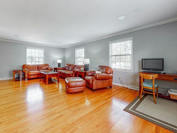 5th image of 3117 Alleghany Dr NE
