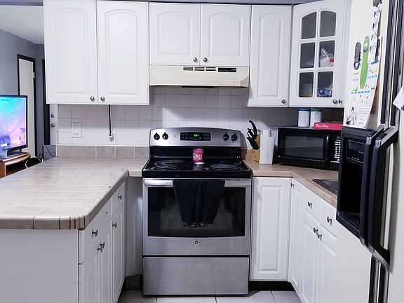 3rd image of 9456 SW 52nd St