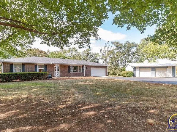 6141 SE Shawnee Dr, Berryton, KS 66409