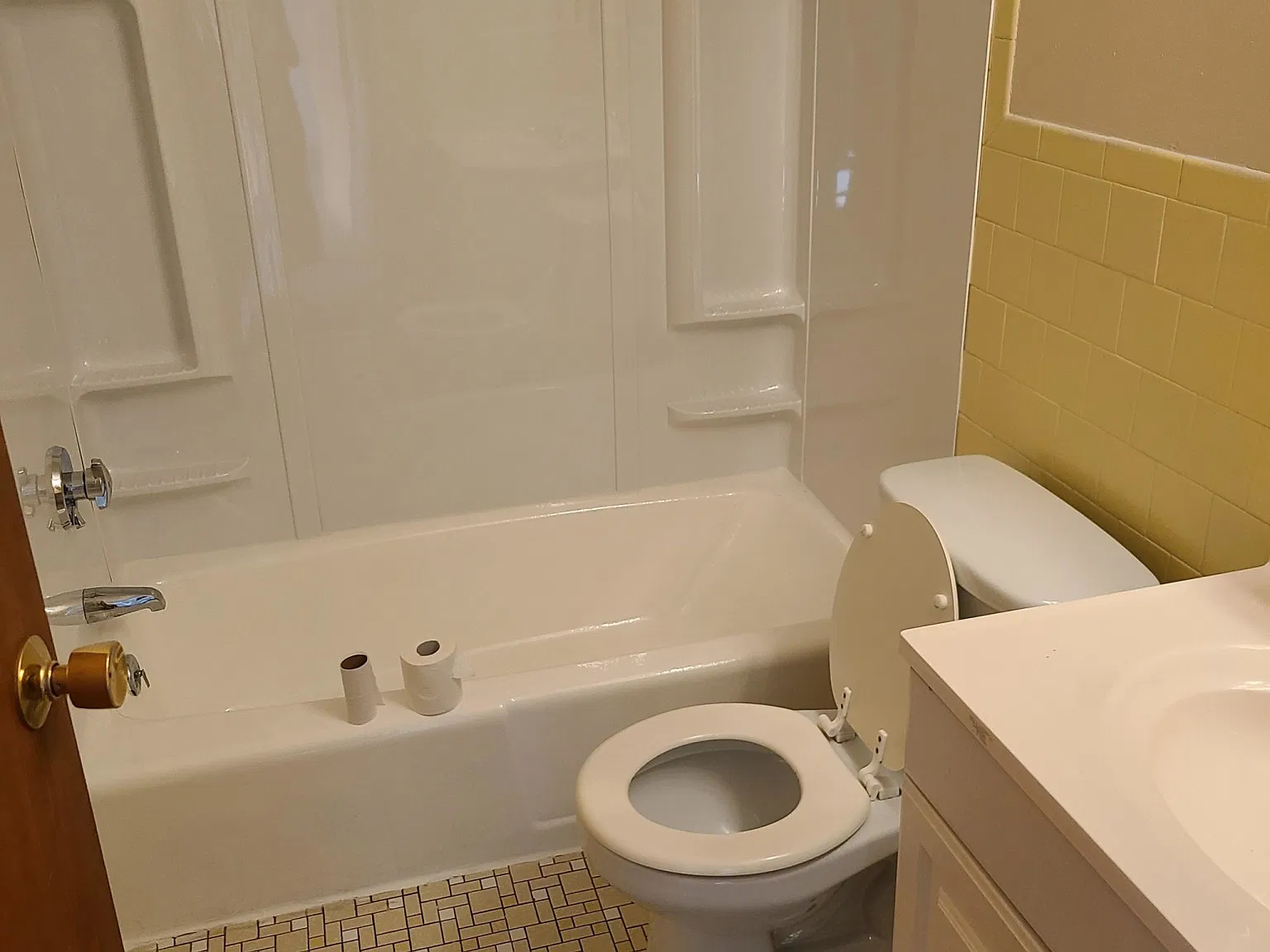 2 bed, 9999 sqft, $2,450 — Photo 4