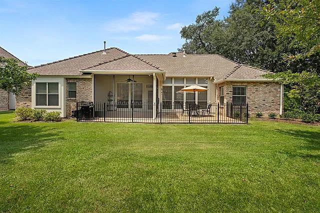 409 Claymont Ct — Photo 12