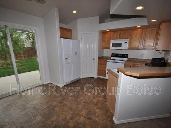 5th image of 3872 N Weston Ave