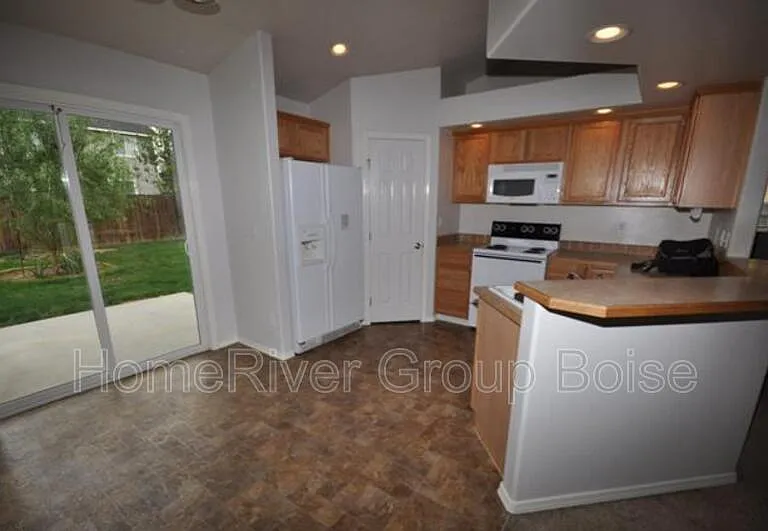 3872 N Weston Ave — Photo 5