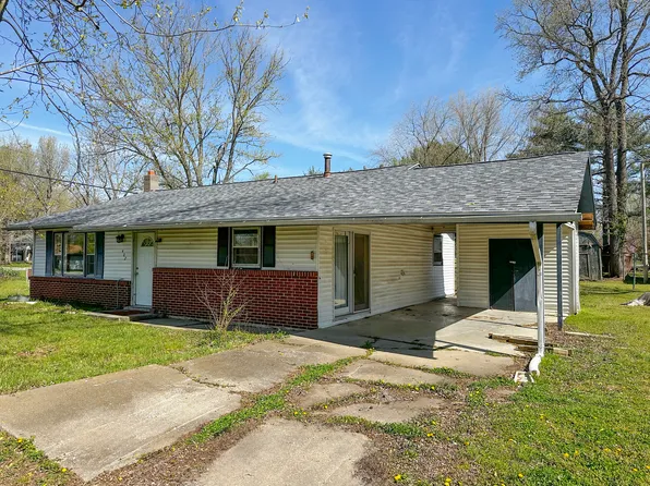 402 E Logan St, De Soto, IL 62924