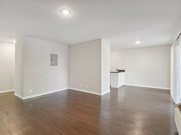 5th image of 530 N Civic Dr #82ac02e52