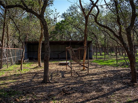 5th image of 2444 Purgatory Rd