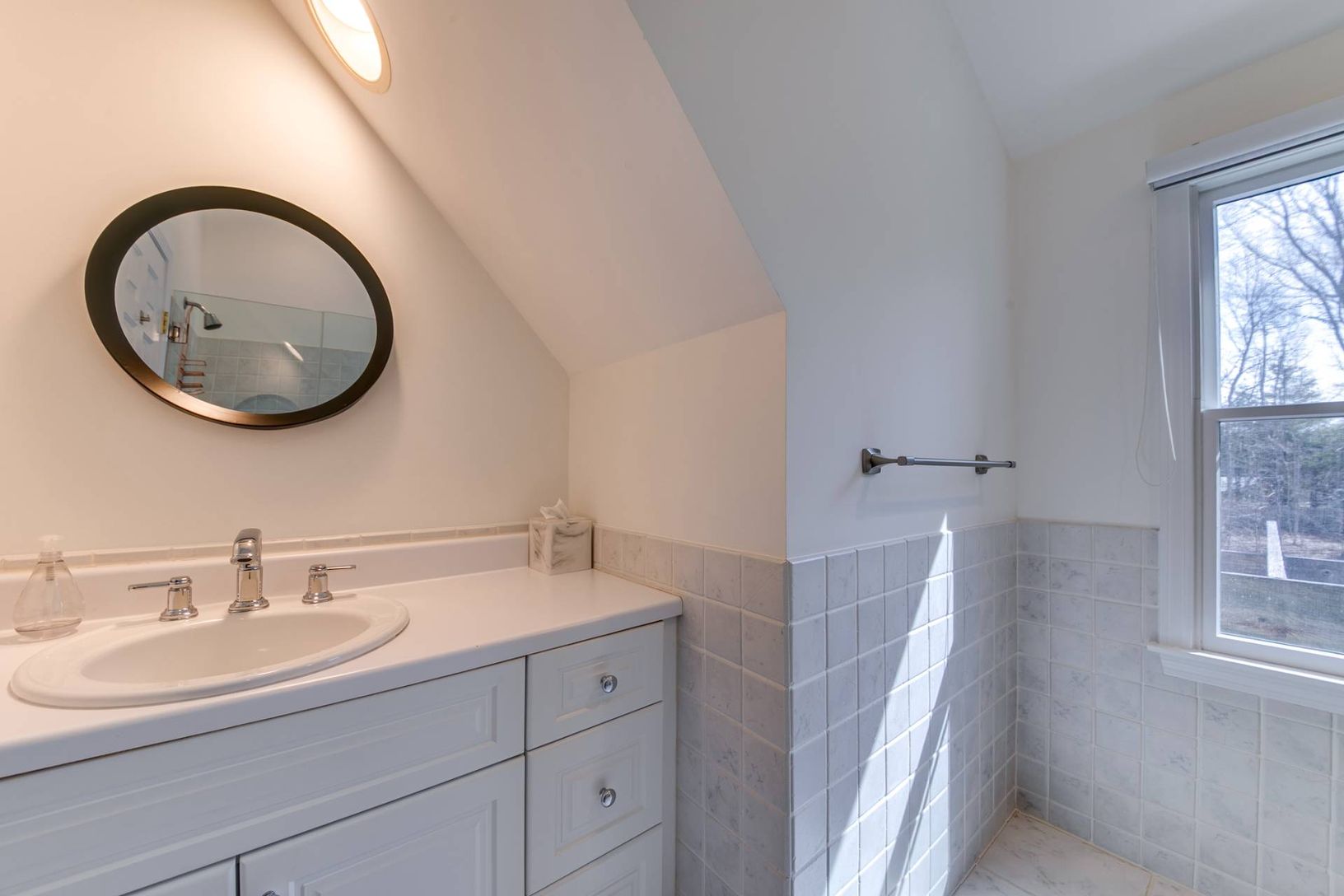  GUEST SUITE BATHROOM