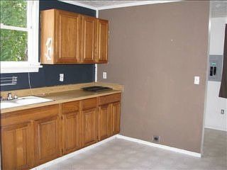 1st image of 729 W Spofford Ave