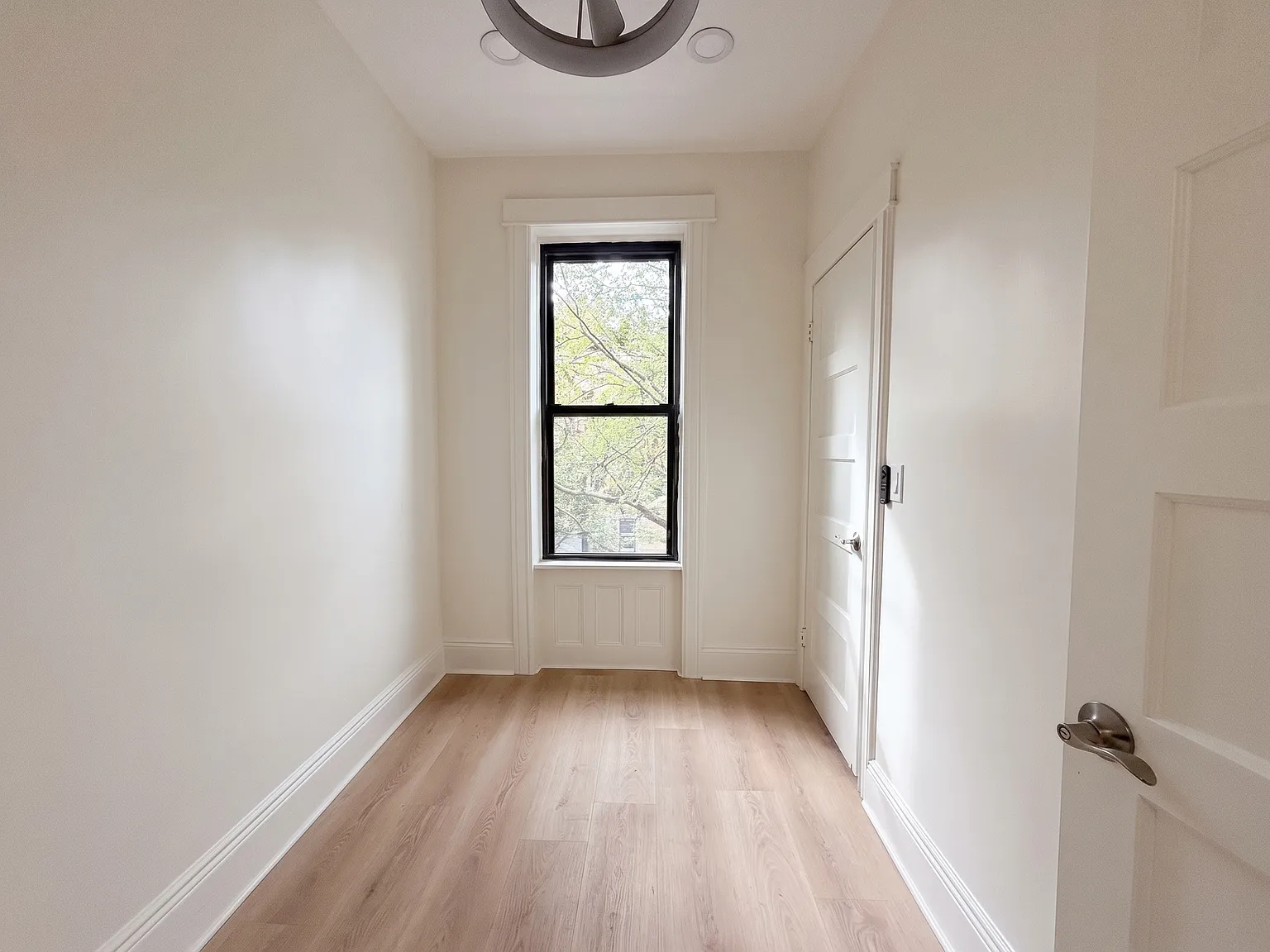 3 bed, $4,200 — Photo 4