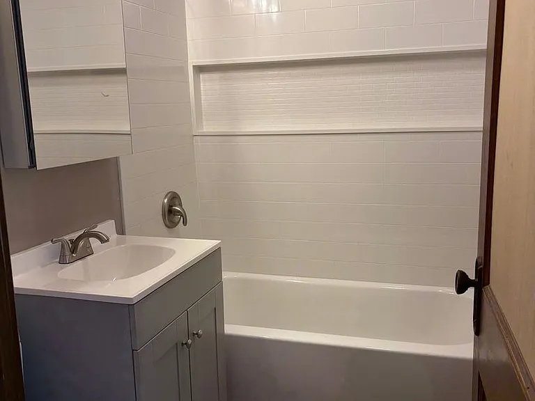 128-132 Sargent St — Photo 7